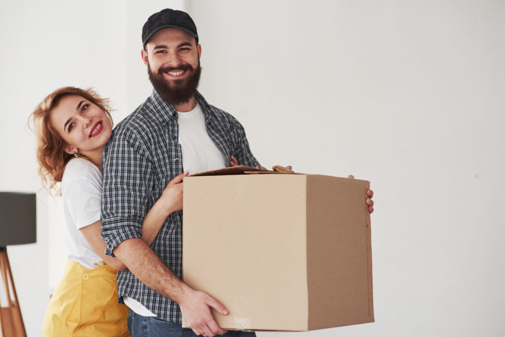 Stress-Free Moving Tips in Arlington, VA | Golden Tape Movers A relaxed couple packing labeled boxes for a smooth move in Arlington, VA, following expert moving tips.
